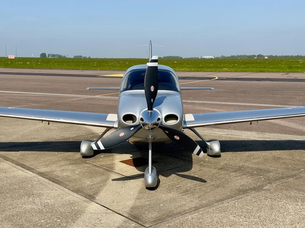 2007 Cirrus SR22 G3 4